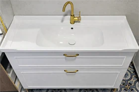 ארון 'אנגלי' 47*101