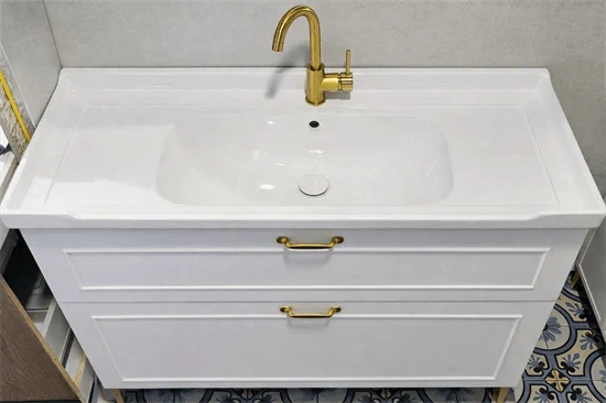 ארון 'אנגלי' 47*101